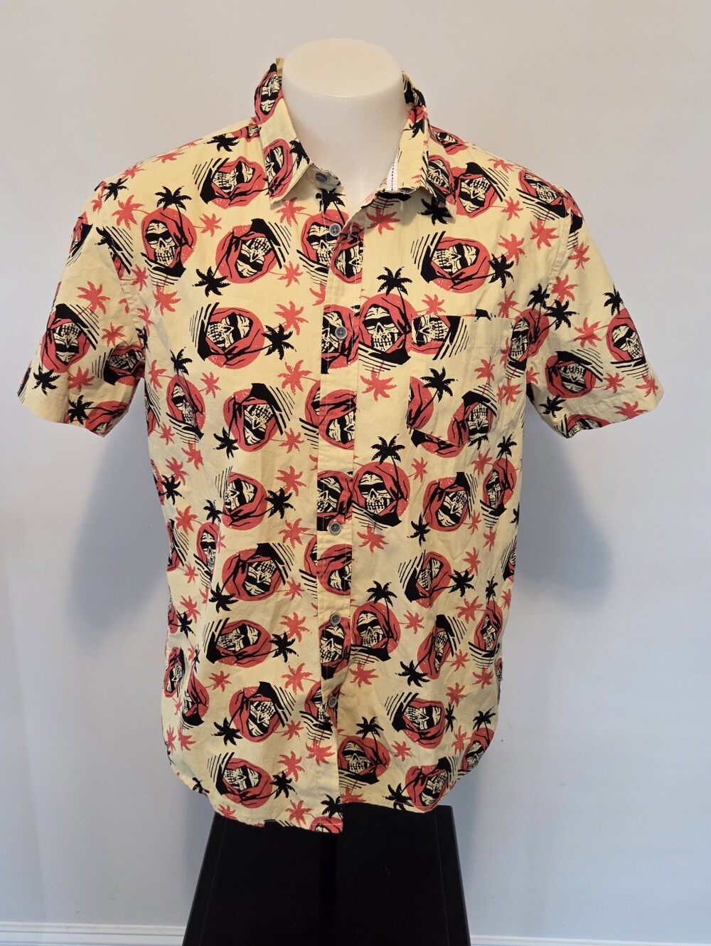 Cornerstone Skull Print Hawaiian Shirt Sze Large Yellow Black Orange Vacation
